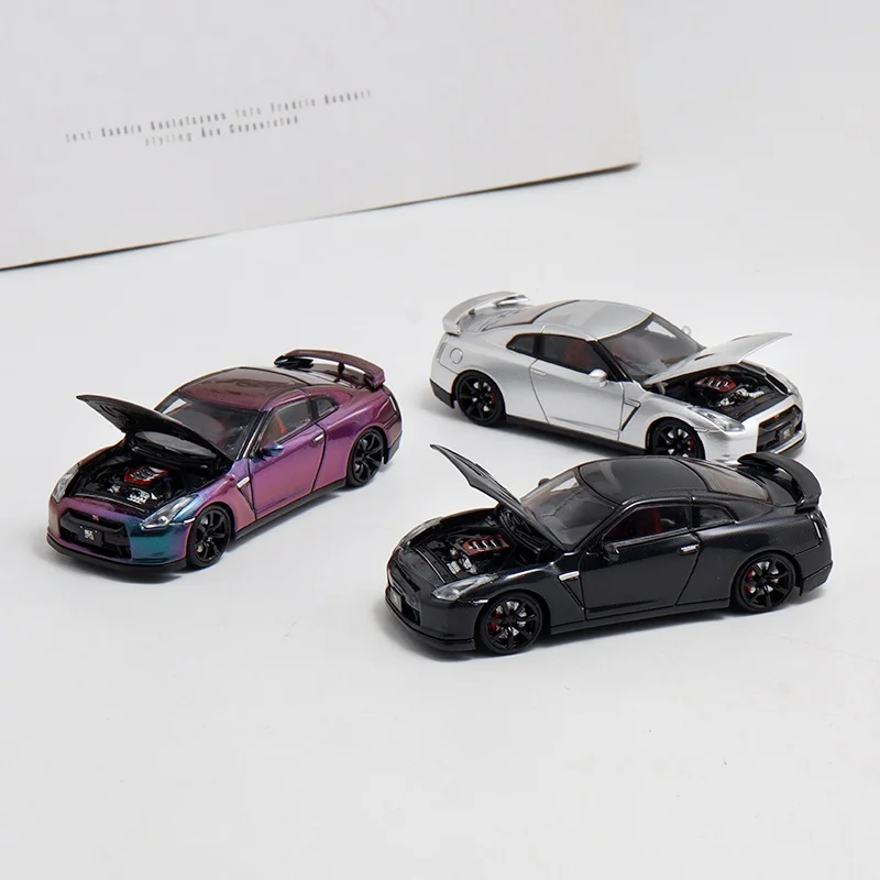 FH 1:64 GT-R R35 all-carbon front cover openable simulation alloy car model ornament
FH 1:64 GT-R R35 all-carbon front cover openable simulation alloy car model ornament