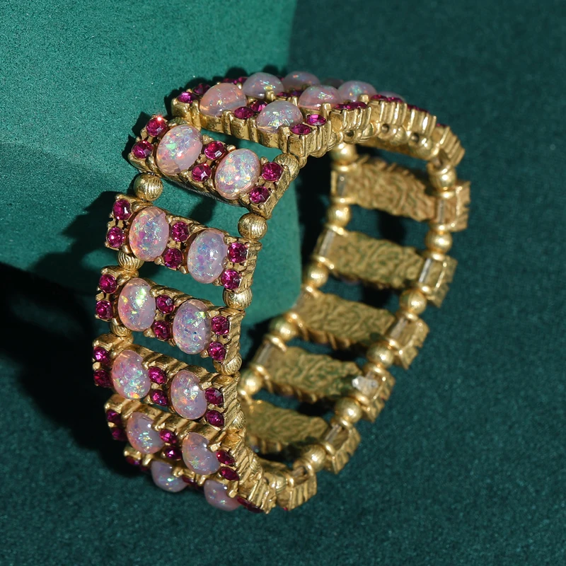 Vintage Rhinestone Pink Opal Flower Charm Bracelet For Woman 2026 New Bangle Jewelry Gold Color Luxury Accessories Antique Deco
Vintage Rhinestone Pink Opal Flower Charm Bracelet For Woman 2026 New Bangle Jewelry Gold Color Luxury Accessories Antique Deco
