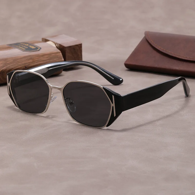 Korean version of retro small ice cube pin sunglasses women's square round face thin fashionable high-end UV-proof sunglasses
Korean version of retro small ice cube pin sunglasses women's square round face thin fashionable high-end UV-proof sunglasses