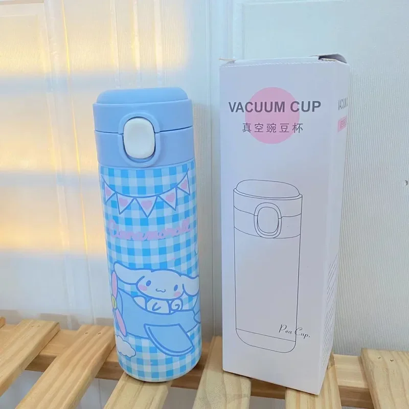 Miniso мультфильм Sanrio термос Kuromi аксессуары Kawaii 304 нержавеющая сталь подпрыгивающая чашка Изолированные чашки воды игрушки для девочек подарок
Miniso мультфильм Sanrio термос Kuromi аксессуары Kawaii 304 нержавеющая сталь подпрыгивающая чашка Изолированные чашки воды игрушки для девочек подарок