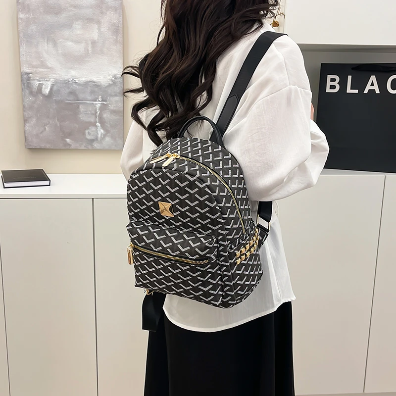 Luxury Designer Women's Tote Bag Elegant Leather Crossbody Shoulder Handbag Stylish Ladies Purse Classic Versatile Accessory
Luxury Designer Women's Tote Bag Elegant Leather Crossbody Shoulder Handbag Stylish Ladies Purse Classic Versatile Accessory