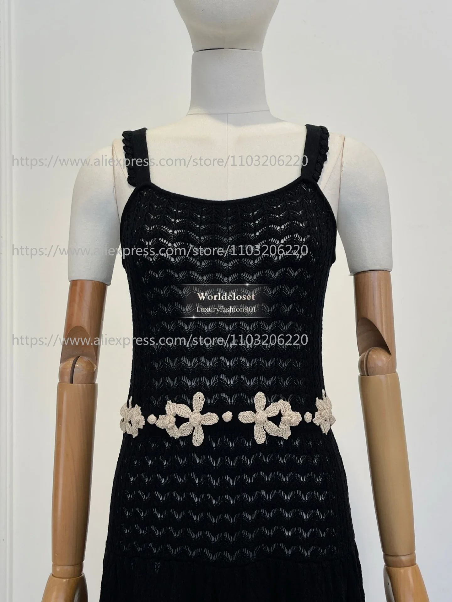 Черное кружевное платье миди ручной работы с цветочным пэчворком без рукавов, новый дизайн 2026 года
Черное кружевное платье миди ручной работы с цветочным пэчворком без рукавов, новый дизайн 2026 года