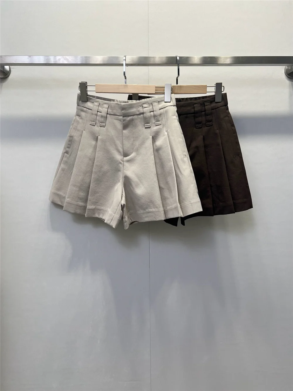 Summer Women's Pleated Elastic Solid Color Suit Shorts
Summer Women's Pleated Elastic Solid Color Suit Shorts