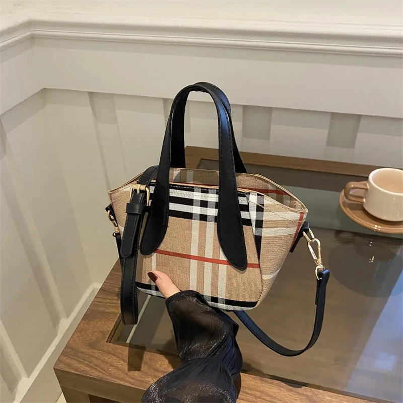 Французская шикарная сумка-ведро 2024, женская эстетичная сумка через плечо, повседневная сумка через плечо «день-ночь», минималистичная кожаная сумка
Французская шикарная сумка-ведро 2024, женская эстетичная сумка через плечо, повседневная сумка через плечо «день-ночь», минималистичная кожаная сумка