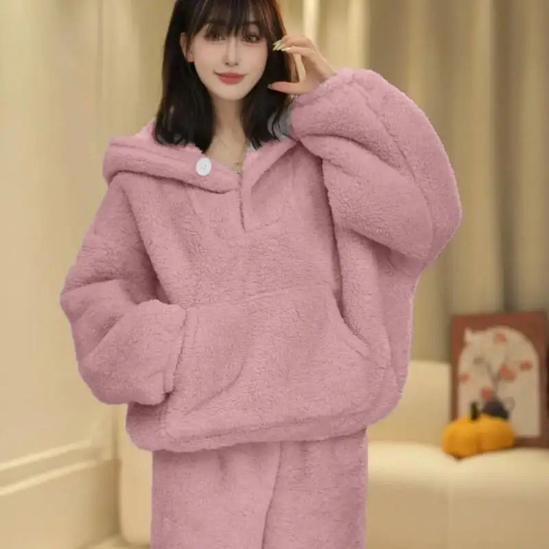 Зимний толстый комплект одежды для сна с капюшоном, студенческая домашняя одежда для общежития, электрическая статическая прогулка, тонкий бархатный модный женский пижамный комплект
Зимний толстый комплект одежды для сна с капюшоном, студенческая домашняя одежда для общежития, электрическая статическая прогулка, тонкий бархатный модный женский пижамный комплект
