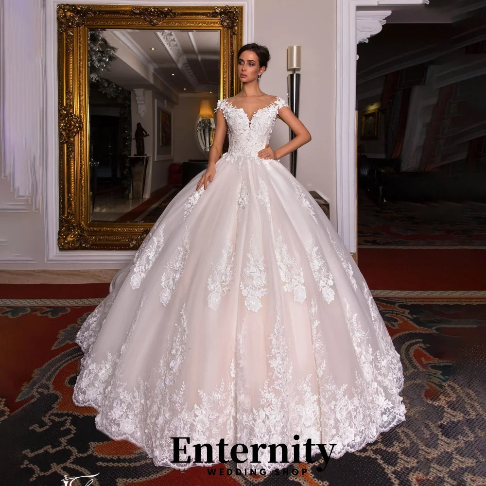 Customized Button Wedding Dresses V Neck Off The Shoulder For Women Charming Simple Lace Applique Bridal Gowns Vestidos De Novia
Customized Button Wedding Dresses V Neck Off The Shoulder For Women Charming Simple Lace Applique Bridal Gowns Vestidos De Novia