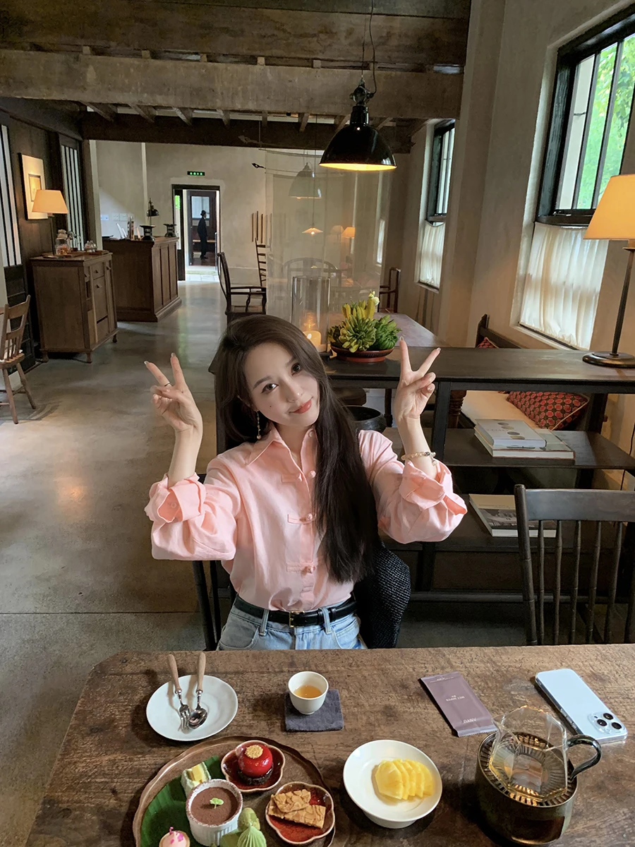 Элегантная женская блузка в китайском стиле с пуговицами, из льна и хлопка, с многослойным воротником, длинными рукавами, прямого кроя
Элегантная женская блузка в китайском стиле с пуговицами, из льна и хлопка, с многослойным воротником, длинными рукавами, прямого кроя