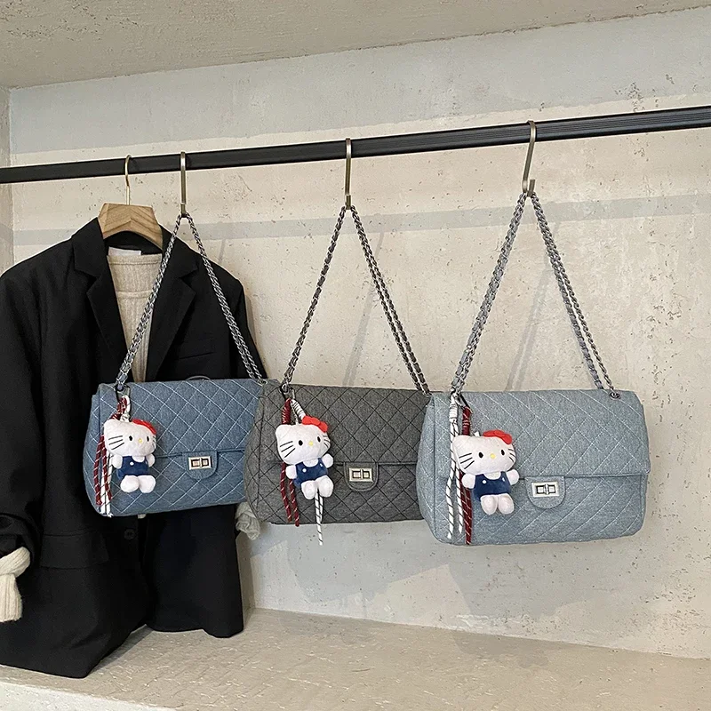 Повседневная простая винтажная кожаная сумка-мессенджер с минималистичным дизайном для женщин с модным логотипом высокого класса
Повседневная простая винтажная кожаная сумка-мессенджер с минималистичным дизайном для женщин с модным логотипом высокого класса