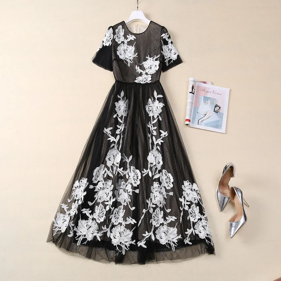 Europe and the United States women's 2024 summer new Round neck Short sleeve embroidery Fashion pleated dress XXL
Europe and the United States women's 2024 summer new Round neck Short sleeve embroidery Fashion pleated dress XXL