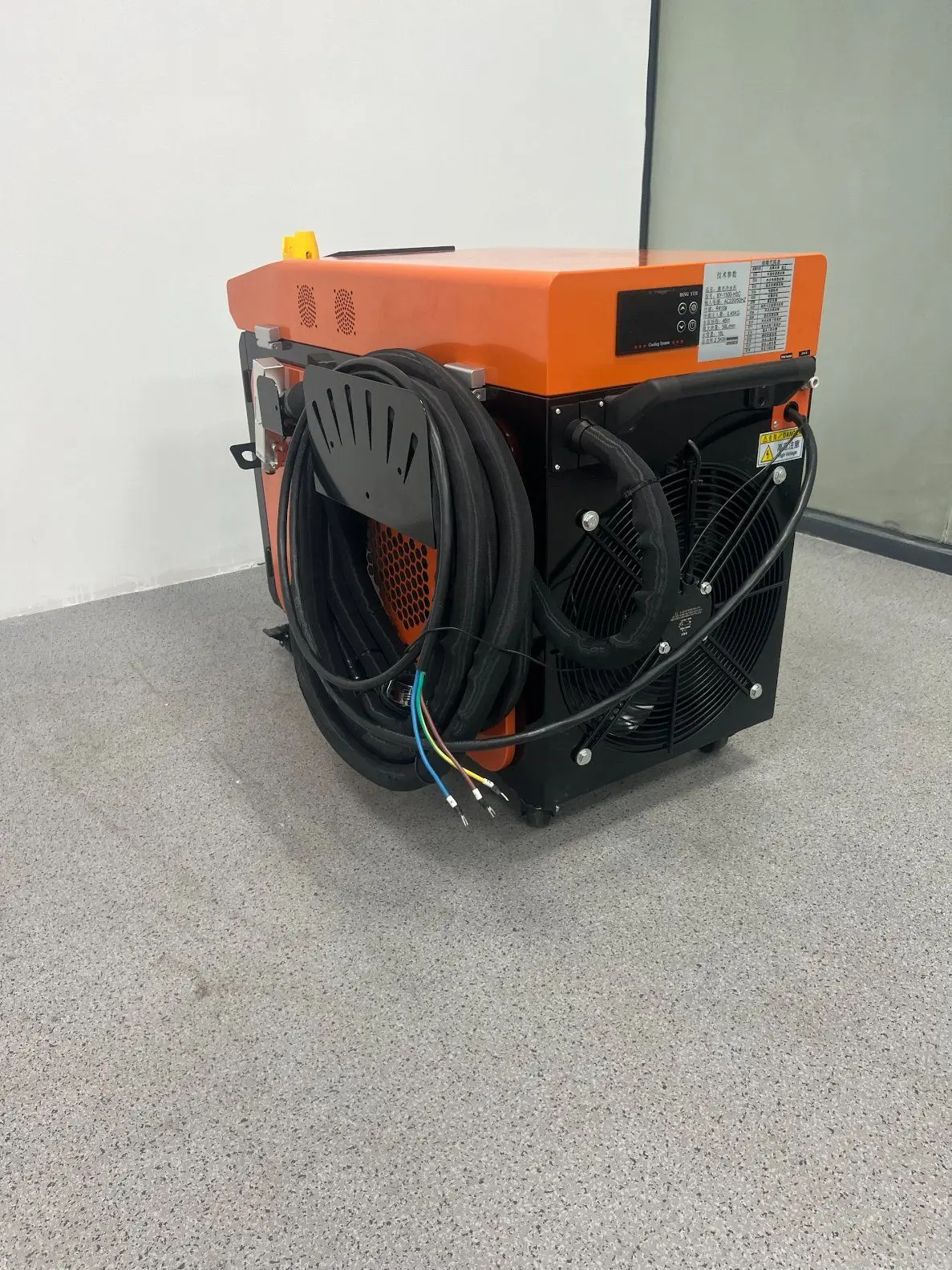 Компактный лазерный сварочный аппарат из нержавеющей стали для высокоточных работ
Компактный лазерный сварочный аппарат из нержавеющей стали для высокоточных работ