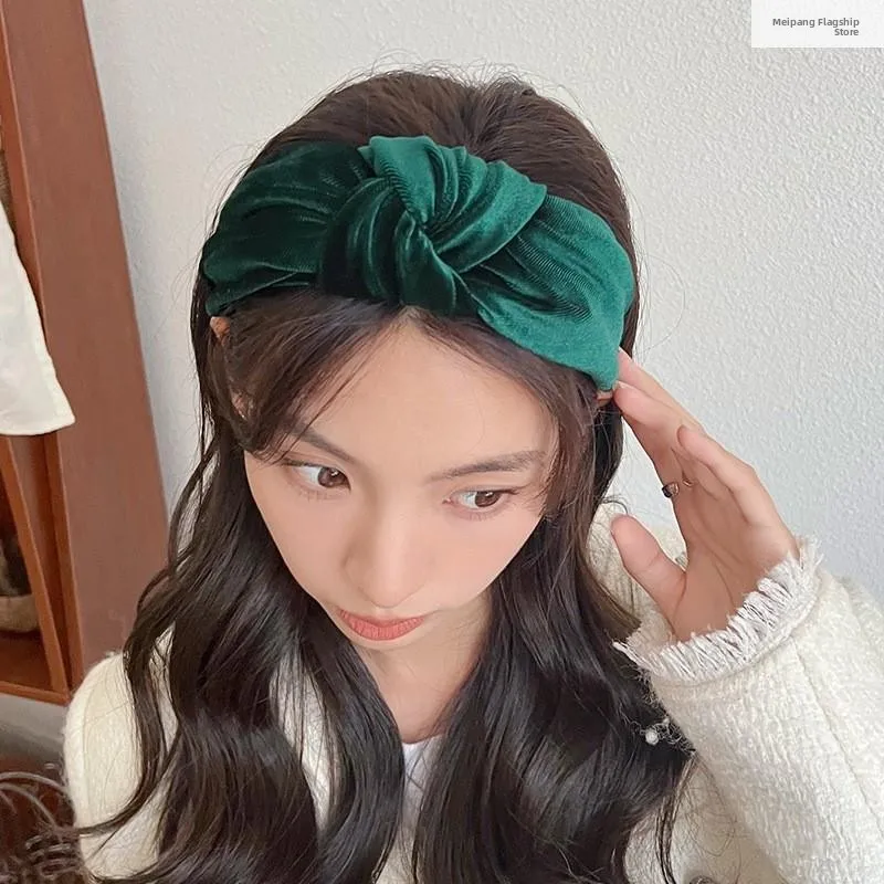 Новая осенне-зимняя широкая бархатная повязка для волос, женская повязка для волос со средним узлом, простой цвет, похудение, модная повязка для волос
Новая осенне-зимняя широкая бархатная повязка для волос, женская повязка для волос со средним узлом, простой цвет, похудение, модная повязка для волос