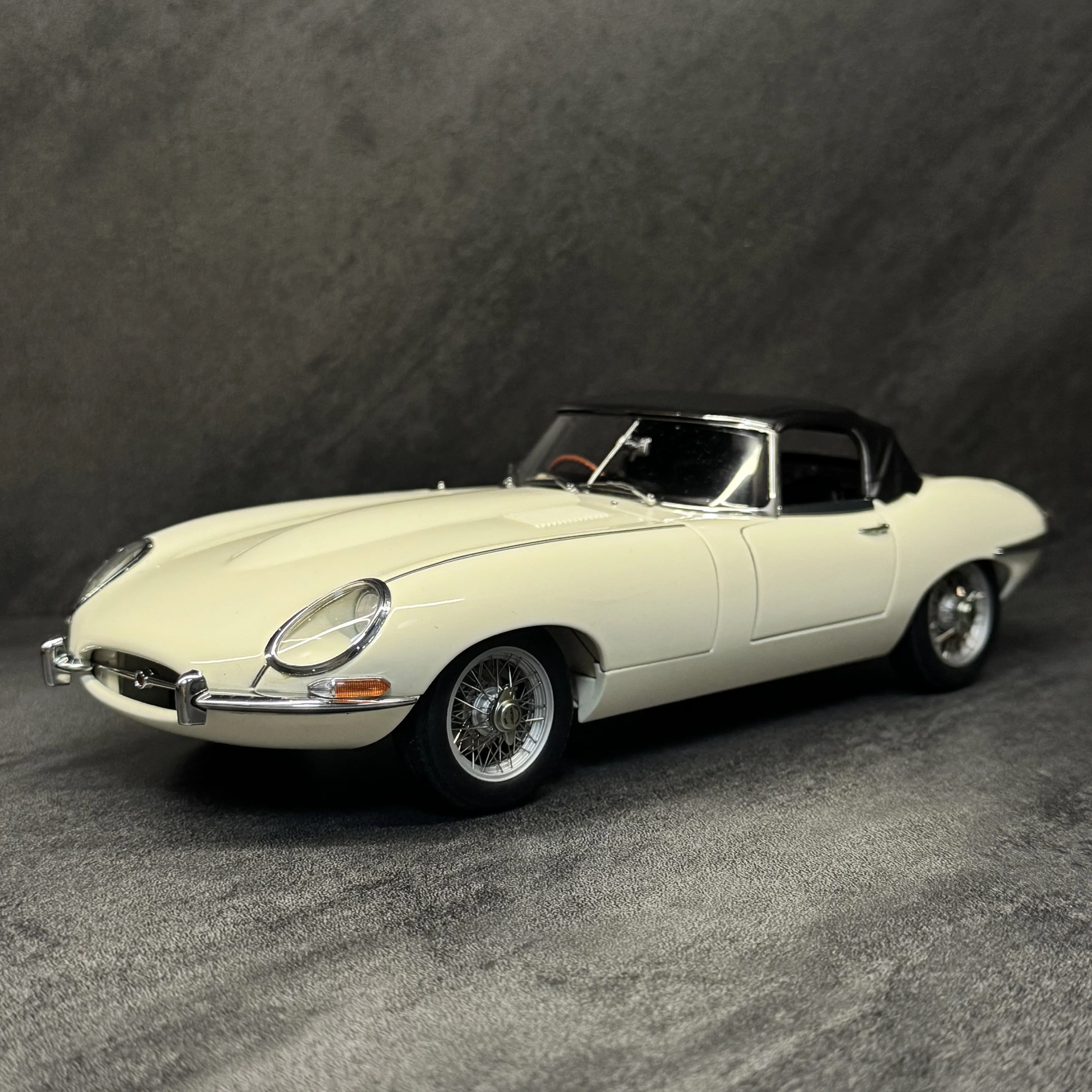 Модель автомобиля Autoart 1:18 E-Type Series 1, белая, имитационная, лимитированная серия, полностью открывающаяся, из металлического сплава, статическая, подарок
Модель автомобиля Autoart 1:18 E-Type Series 1, белая, имитационная, лимитированная серия, полностью открывающаяся, из металлического сплава, статическая, подарок