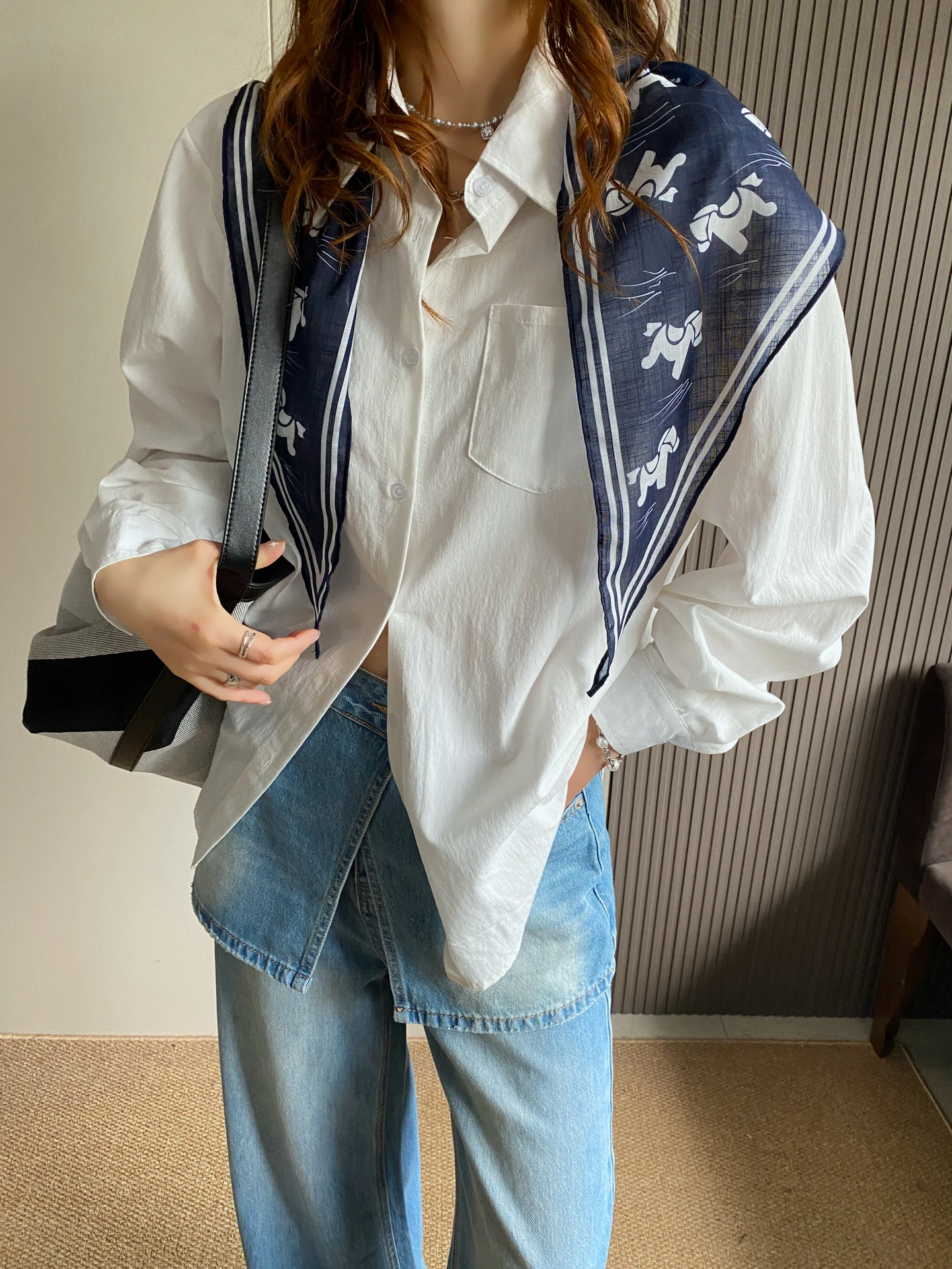 Elegant White Long Sleeve Women's Shirt Casual Loose Style Spring 2026 Design Trendy Shoulder Pad Drawstring Detail Collar
Elegant White Long Sleeve Women's Shirt Casual Loose Style Spring 2026 Design Trendy Shoulder Pad Drawstring Detail Collar