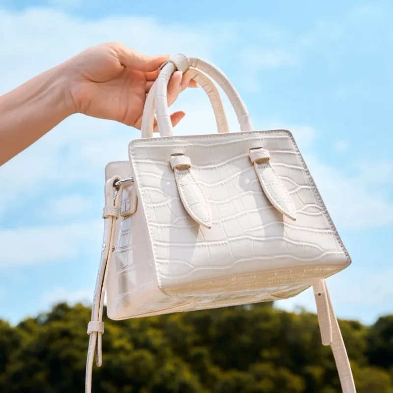 Genuine Leather Small Square Bag 2025 Fashionable Convertible Single Shoulder Crossbody Bag for Women
Genuine Leather Small Square Bag 2025 Fashionable Convertible Single Shoulder Crossbody Bag for Women