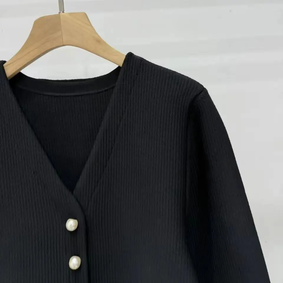 Spring Women V-Neck Pearl Beaded Long Sleeve Ruffle Hem Knit Cardigan Single Breasted Loose Fashion Casual Sweater
Spring Women V-Neck Pearl Beaded Long Sleeve Ruffle Hem Knit Cardigan Single Breasted Loose Fashion Casual Sweater