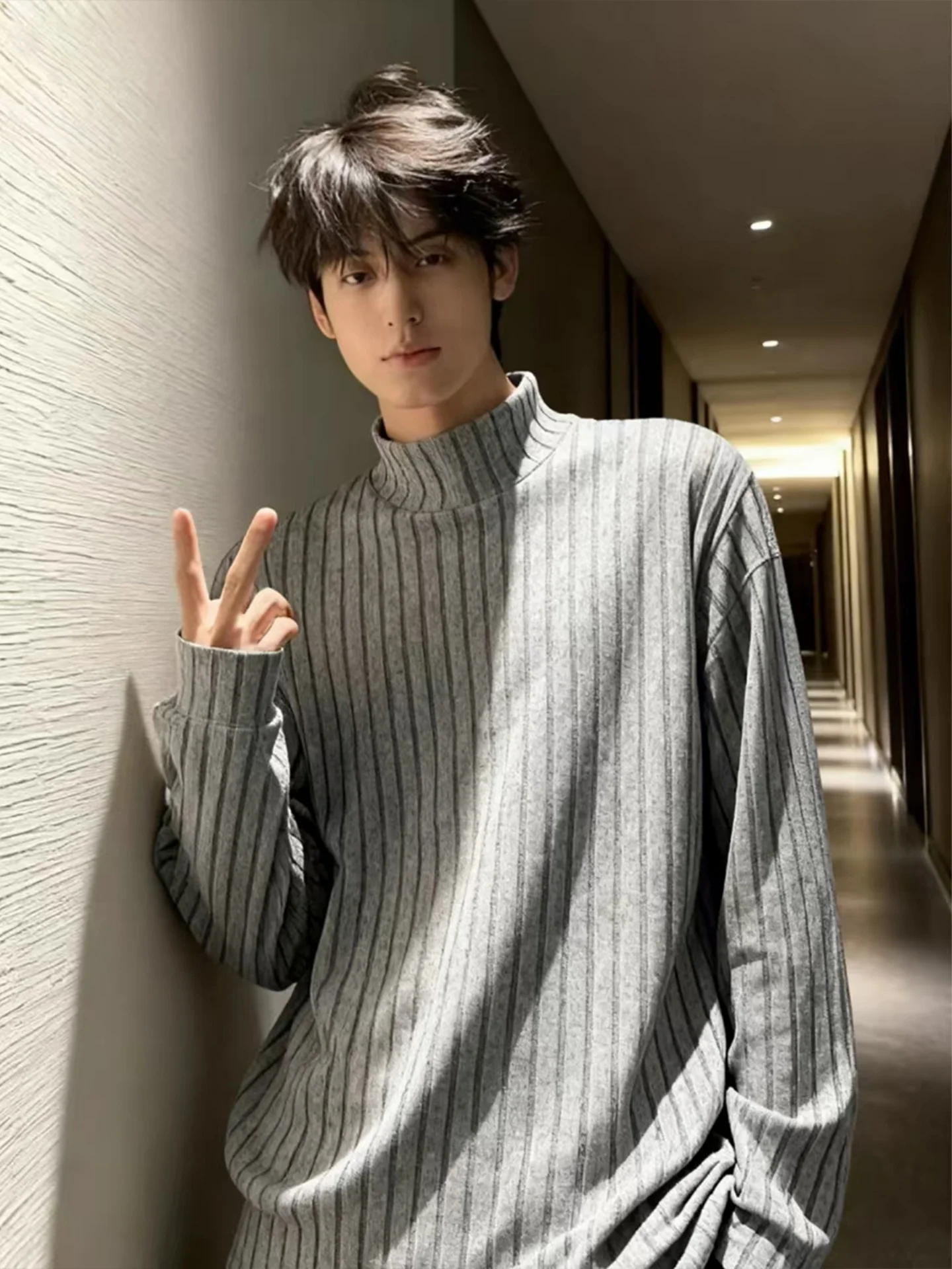 Мужской свитшот в полоску с высоким воротником, на флисовой подкладке, теплый, с длинными рукавами, повседневный, комфортный, для зимы
Мужской свитшот в полоску с высоким воротником, на флисовой подкладке, теплый, с длинными рукавами, повседневный, комфортный, для зимы