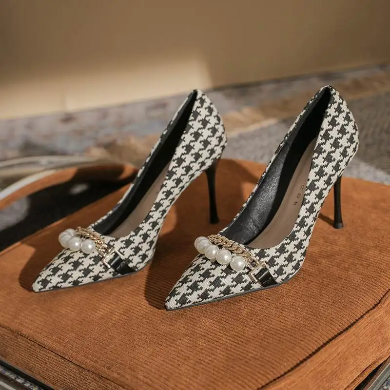 Pointed Toe High Heels Women's Thin Heel Fashion Pearl Chain Gingham Low Cut Single Shoes Sexy Style EVA Material Sport Scene
Pointed Toe High Heels Women's Thin Heel Fashion Pearl Chain Gingham Low Cut Single Shoes Sexy Style EVA Material Sport Scene