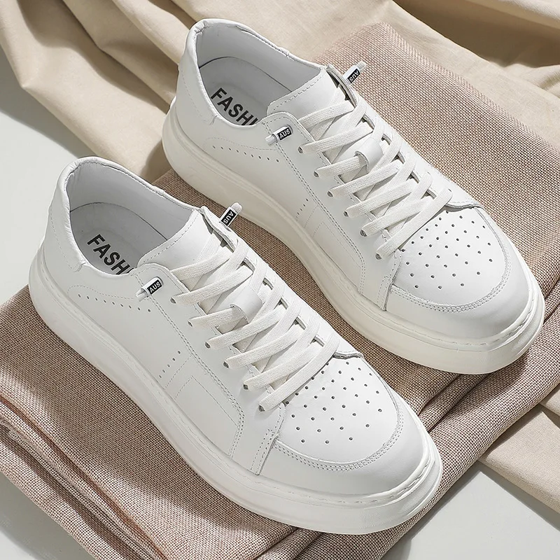 Новые дизайнерские мужские повседневные туфли из натуральной кожи, белые туфли для скейтбординга на толстой подошве на плоской подошве, массивные кроссовки для молодых людей 
Новые дизайнерские мужские повседневные туфли из натуральной кожи, белые туфли для скейтбординга на толстой подошве на плоской подошве, массивные кроссовки для молодых людей