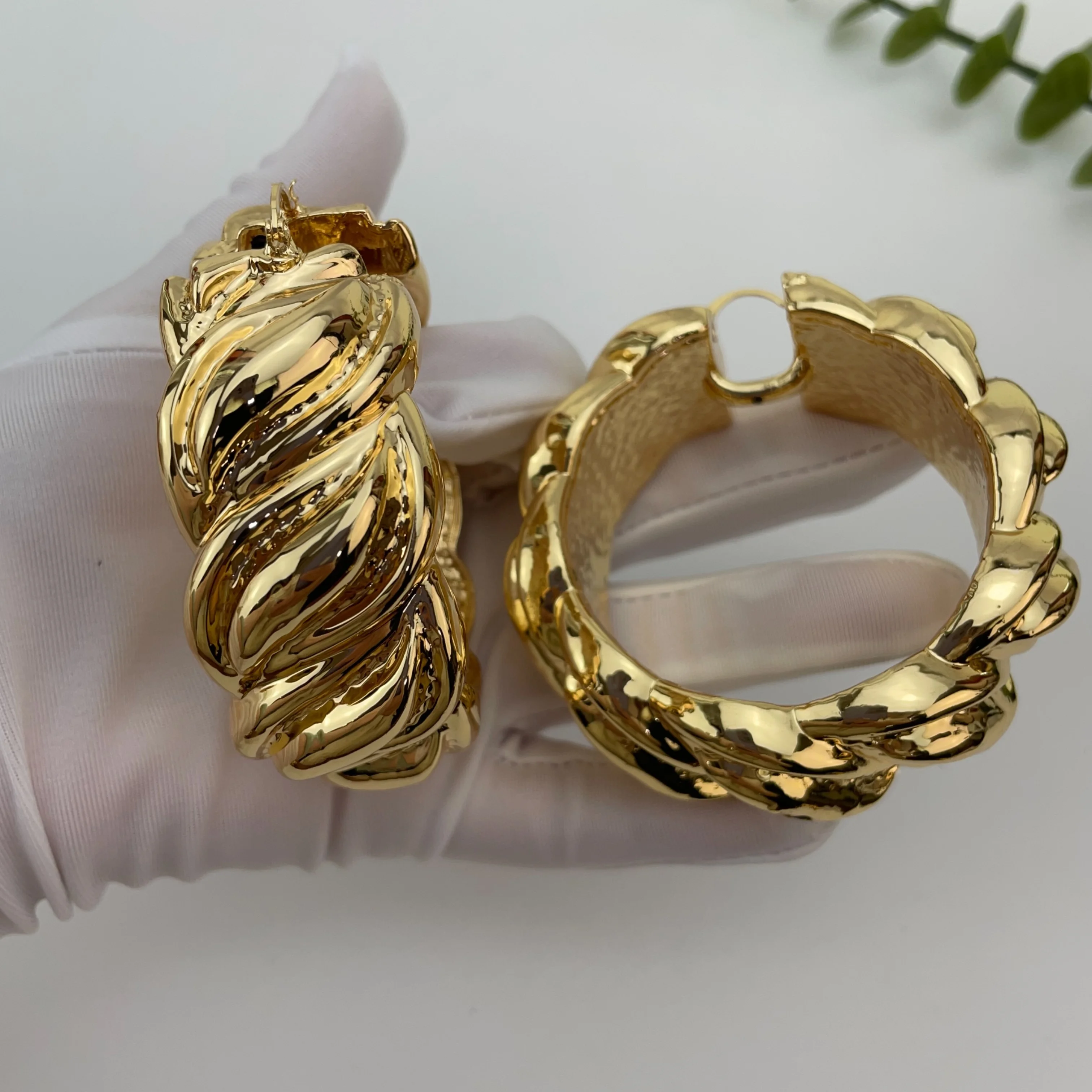 EMMA Big Drop Earrings for Women Vintage Exaggerated Female Light Weight Goldplated Circle Earrings Jewelry FHK29205
EMMA Big Drop Earrings for Women Vintage Exaggerated Female Light Weight Goldplated Circle Earrings Jewelry FHK29205