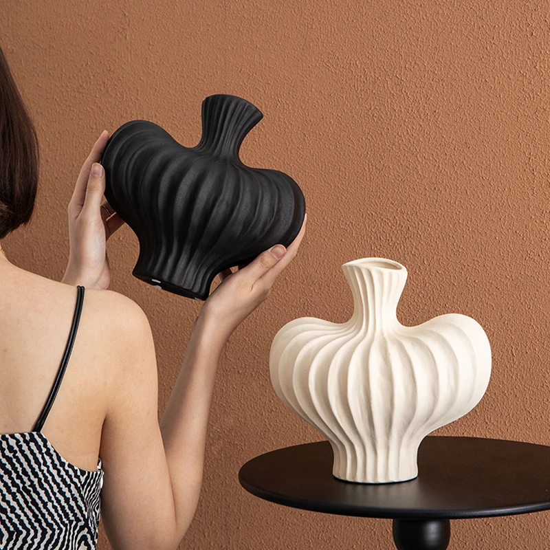 Light Luxury Shaped Ceramic Decorative Vase Modern Model Room Foyer Art Ceramic Ornament Unique Design Wabi Sabi Flower Vase
Light Luxury Shaped Ceramic Decorative Vase Modern Model Room Foyer Art Ceramic Ornament Unique Design Wabi Sabi Flower Vase