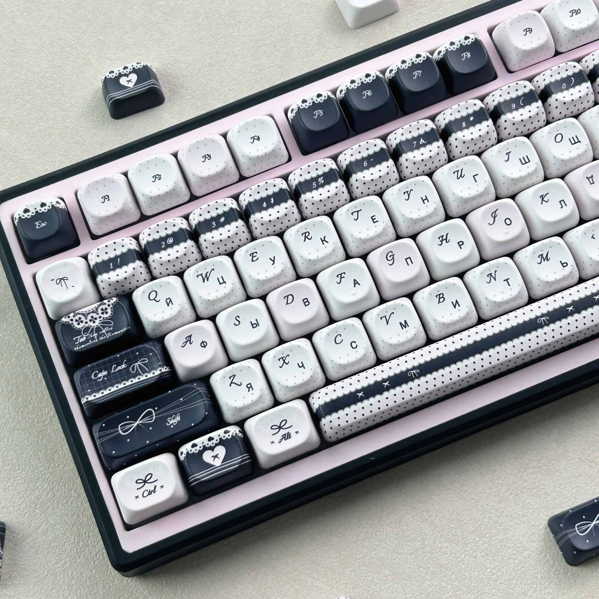 MAIMOOO Russian Keycaps MOA Profile Black Pink Lolita Style PBT Custom Cute Lace Bow Keycap for Mechanical Keyboard Girls Gifts
MAIMOOO Russian Keycaps MOA Profile Black Pink Lolita Style PBT Custom Cute Lace Bow Keycap for Mechanical Keyboard Girls Gifts