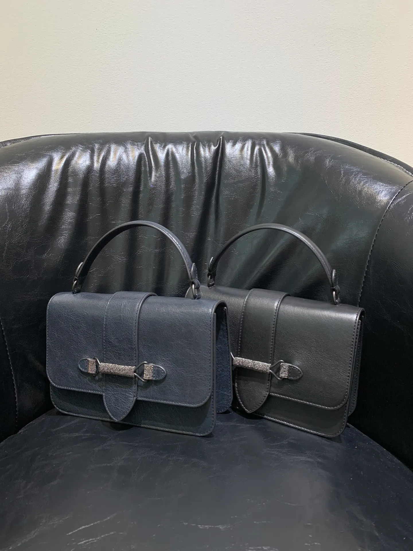Genuine Leather Shoulder Bag for Women Handbag - Fashion Crossbody Bags Vintage Underarm Bag Square Satchel B*C
Genuine Leather Shoulder Bag for Women Handbag - Fashion Crossbody Bags Vintage Underarm Bag Square Satchel B*C