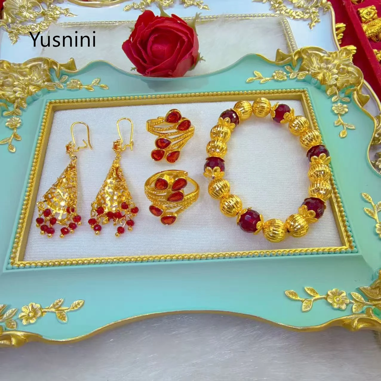 New French Dubai High end 24K Gold Plated Earrings, Rings, Bracelets, Exquisite Wedding Party Jewelry Set for Lovers 666
New French Dubai High end 24K Gold Plated Earrings, Rings, Bracelets, Exquisite Wedding Party Jewelry Set for Lovers 666