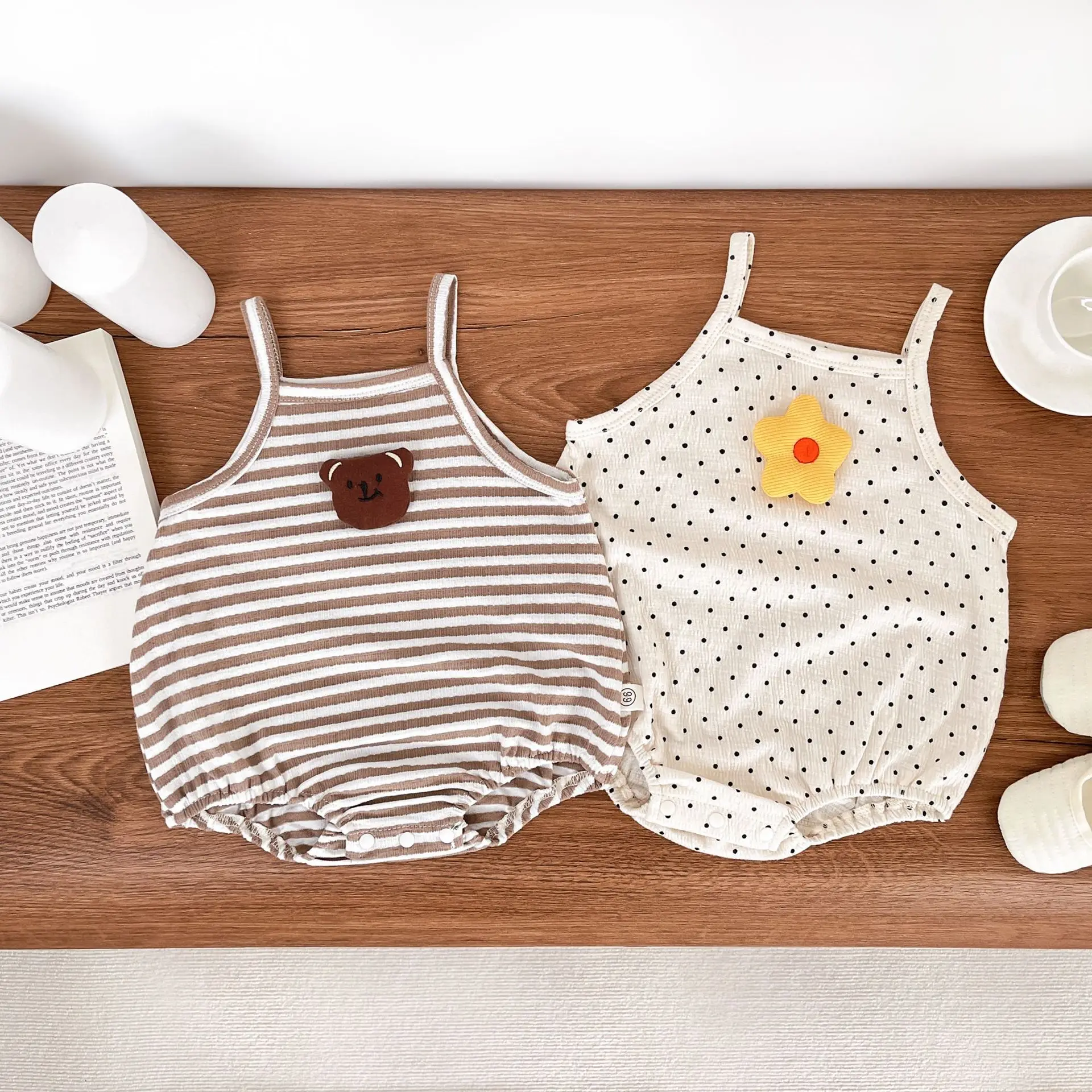 (0-3 Years Old)Summer Korean-style Baby Halter Jumpsuit Three-dimensional Flower Cartoon Sleeveless Vest Crawling Suit Thin
(0-3 Years Old)Summer Korean-style Baby Halter Jumpsuit Three-dimensional Flower Cartoon Sleeveless Vest Crawling Suit Thin
