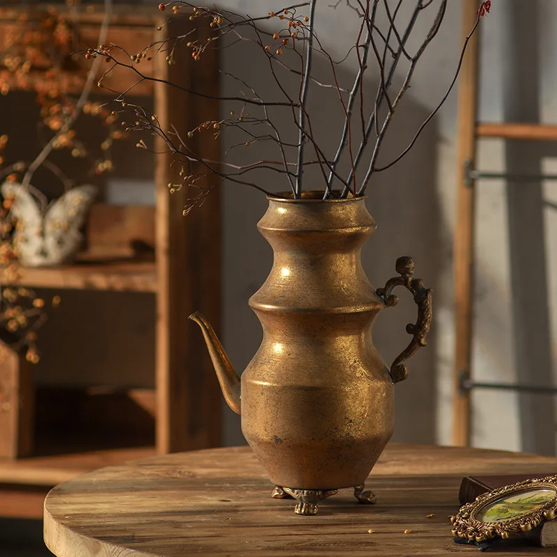 Antique copper tabletop vase mottled old metal crafts, wabi-sabi style iron art entrance ornaments, photo studio accessories
Antique copper tabletop vase mottled old metal crafts, wabi-sabi style iron art entrance ornaments, photo studio accessories