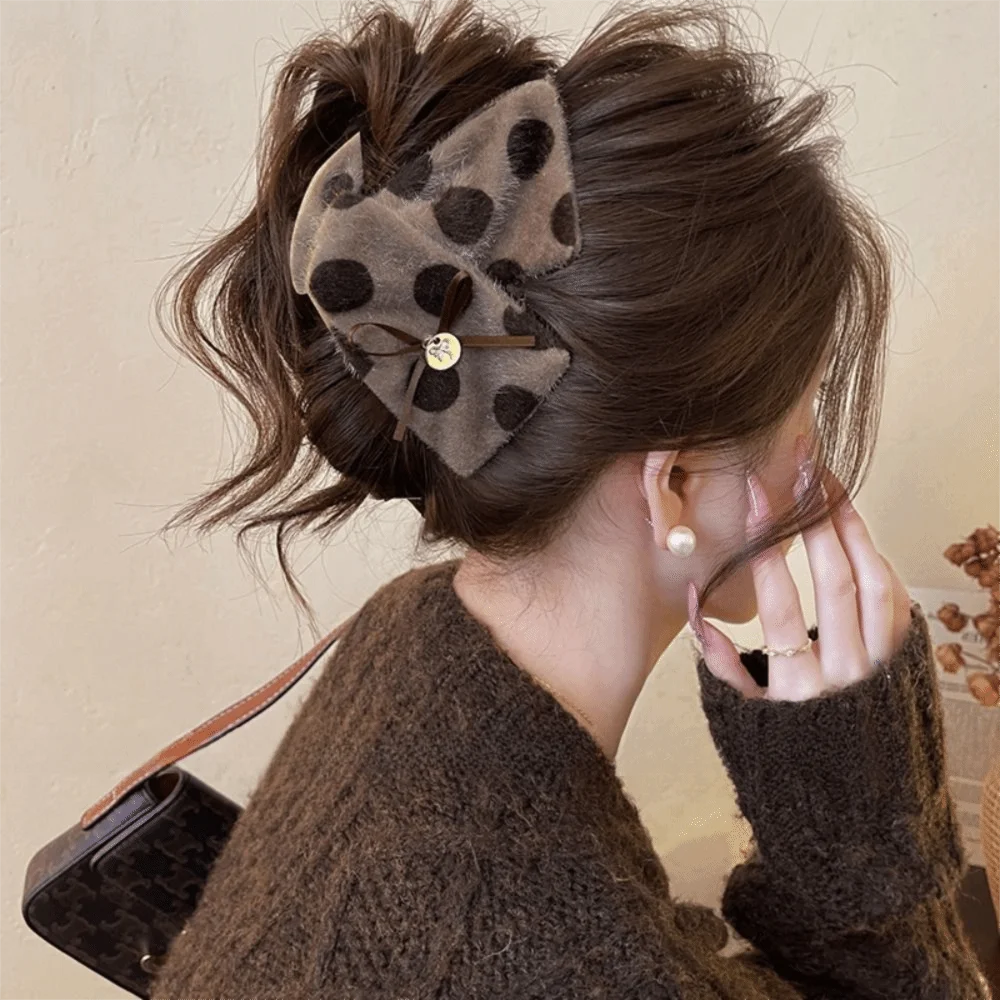 Korean Style Polka Dot Knot Hair Claws Sweet Style Large Size Hair Clips Simple Design Shark Clip Versatile Styling
Korean Style Polka Dot Knot Hair Claws Sweet Style Large Size Hair Clips Simple Design Shark Clip Versatile Styling