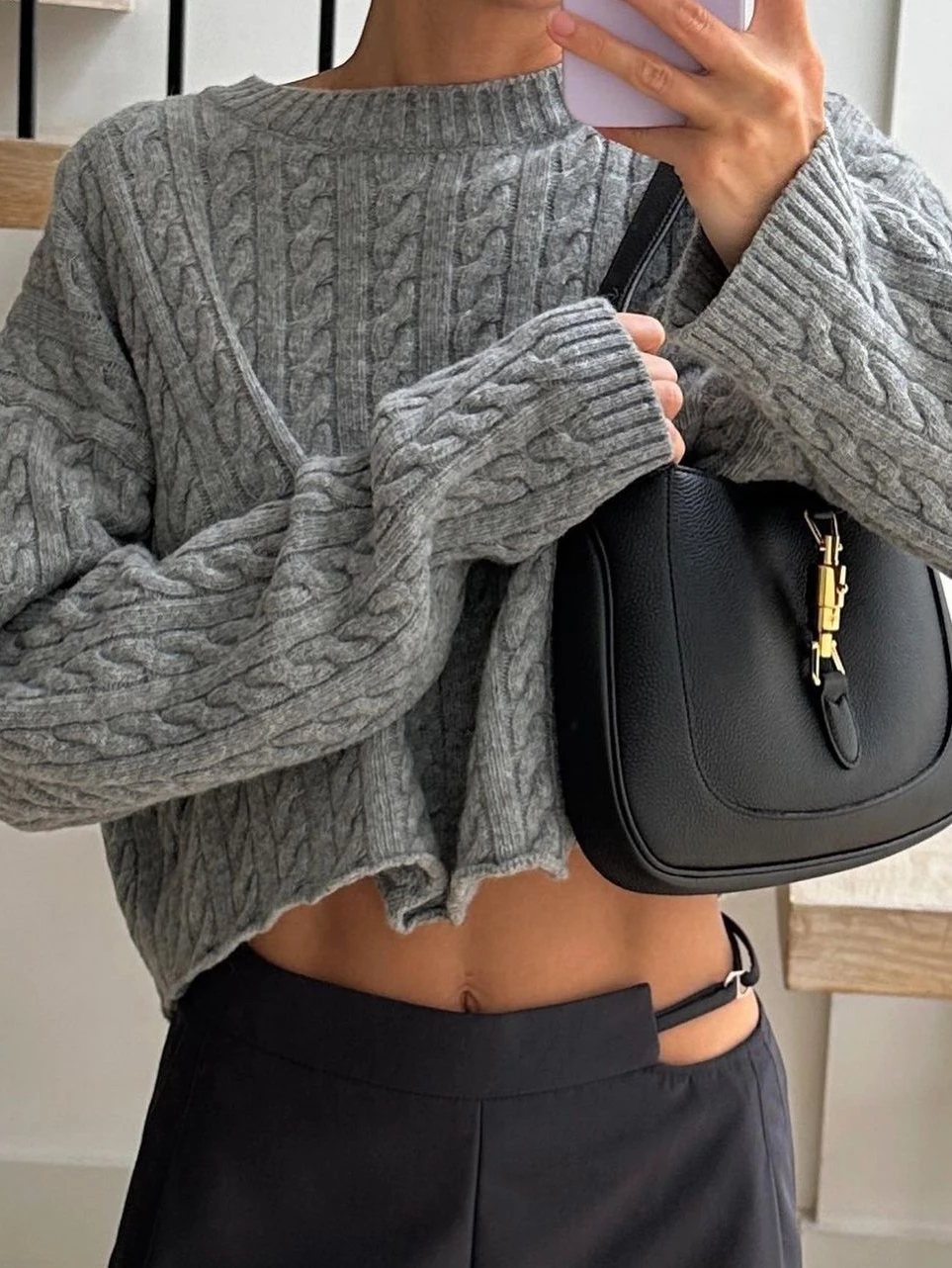 Pepamack: Новинка ранней весны – укороченный вязаный свитер с длинными рукавами, круглым вырезом и узором «косы», в винтажном стиле, прямого кроя, стандартной толщины.
Pepamack: Новинка ранней весны – укороченный вязаный свитер с длинными рукавами, круглым вырезом и узором «косы», в винтажном стиле, прямого кроя, стандартной толщины.