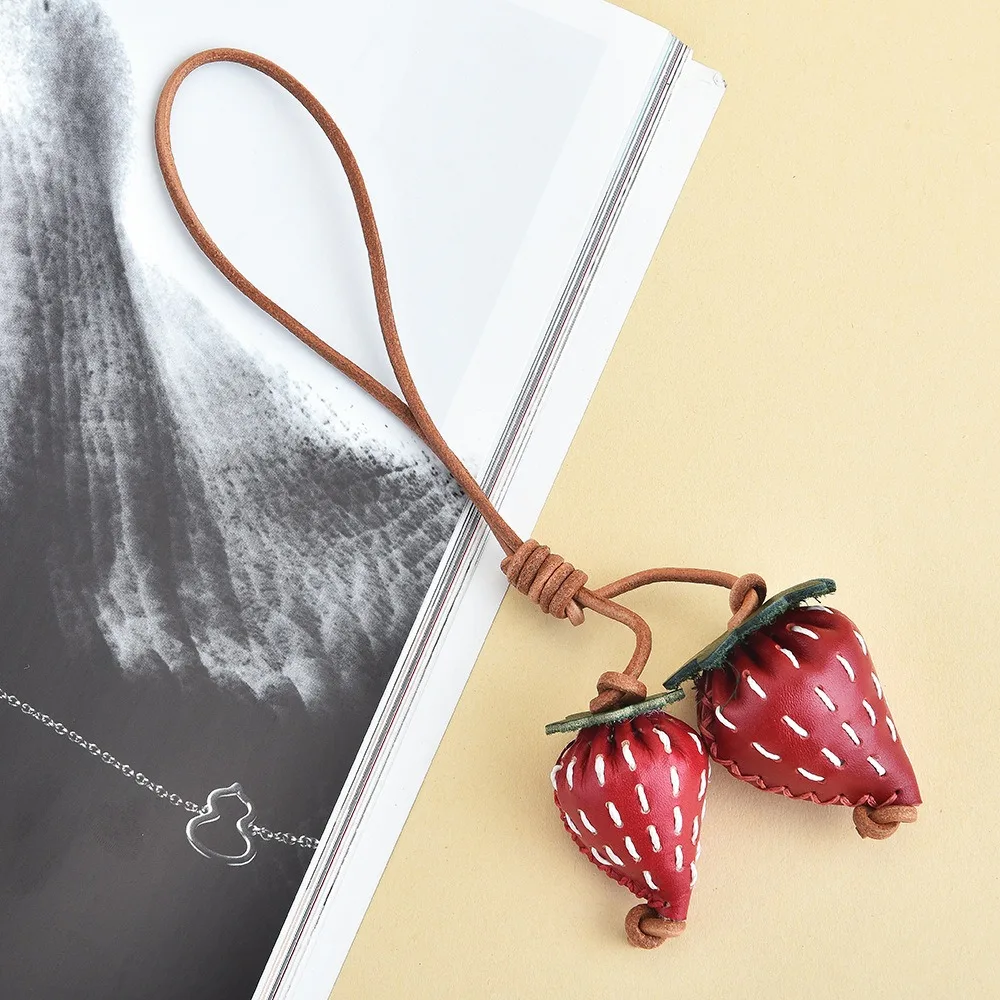 Trendy Fruit Pomegranate Pendant Hanger Strawberry Pu Leather Keychain Creative Handmade Bag Pendant Women
Trendy Fruit Pomegranate Pendant Hanger Strawberry Pu Leather Keychain Creative Handmade Bag Pendant Women