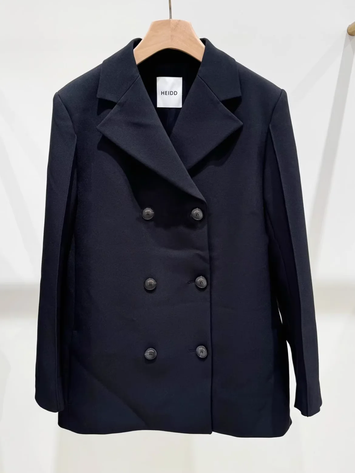 Bla Simple Double-Breasted Large Collar Loose Suit Jaet HEIDD Home 2025 Autumn Winter Faion Women's Busin Wear
Bla Simple Double-Breasted Large Collar Loose Suit Jaet HEIDD Home 2025 Autumn Winter Faion Women's Busin Wear