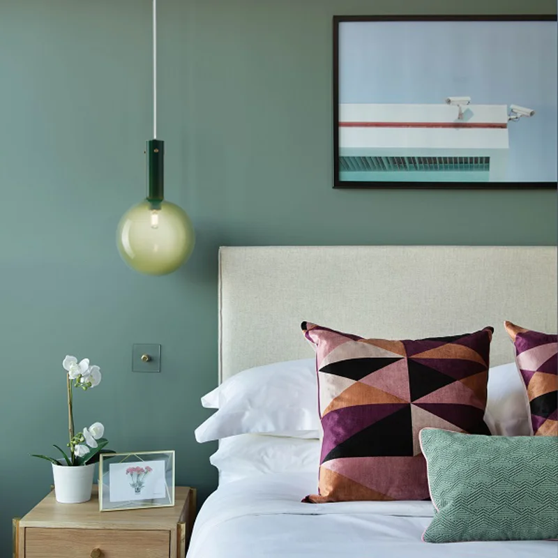 Nordic modern minimalist creative personalized bar counter light luxury single head glass bedroom bedside pendant light
Nordic modern minimalist creative personalized bar counter light luxury single head glass bedroom bedside pendant light