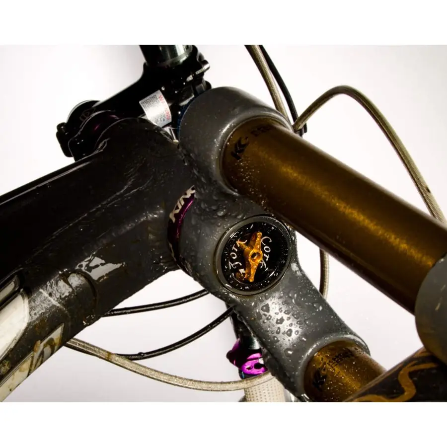 WIDE FORK CORK STEERER PLUG BLACK
WIDE FORK CORK STEERER PLUG BLACK