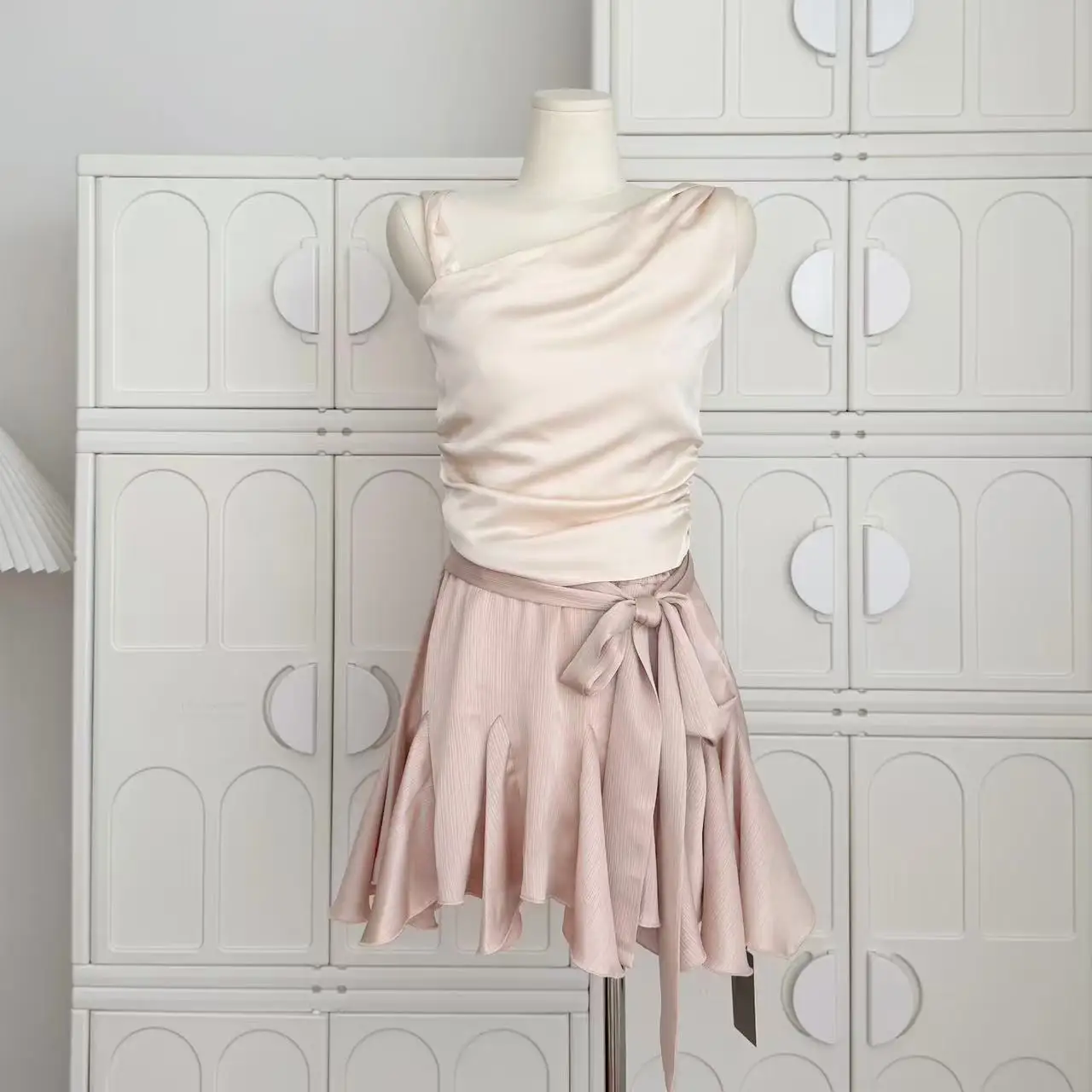 Women's Summer Elegant Two Pieces Skirt Suit Lady Irregular Swinging Collar Sleeveless Slim Satin Tank Top + A Line Mini Skirt 
Women's Summer Elegant Two Pieces Skirt Suit Lady Irregular Swinging Collar Sleeveless Slim Satin Tank Top + A Line Mini Skirt