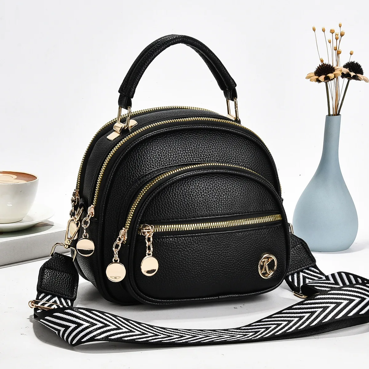2025 New Stylish Crossbody Single Handbag Multi-Pocket Large Capacity Wide Shoulder Strap Womens Small Round Bag
2025 New Stylish Crossbody Single Handbag Multi-Pocket Large Capacity Wide Shoulder Strap Womens Small Round Bag