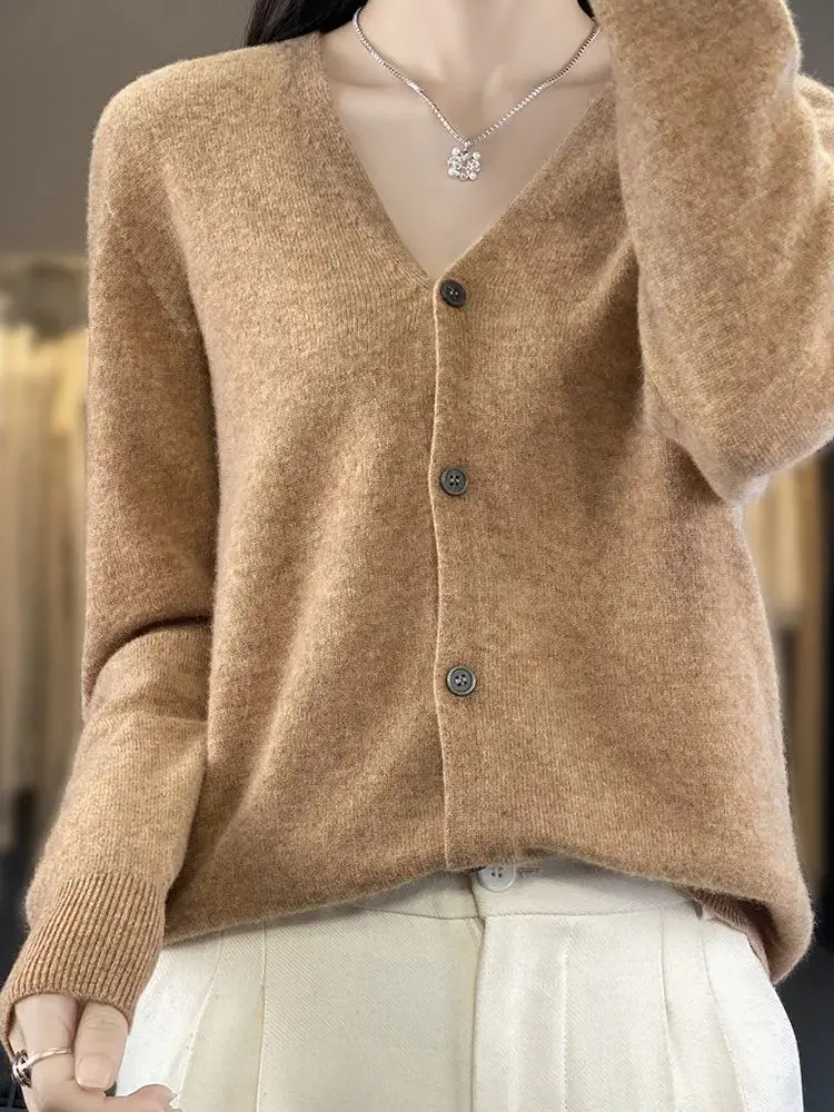 Autumn Winter Women Cashmere Sweater 100% Merino Wool Buttoned Cardigan Basic Style V-Neck Knitwear Casual Soft Fashion Top
Autumn Winter Women Cashmere Sweater 100% Merino Wool Buttoned Cardigan Basic Style V-Neck Knitwear Casual Soft Fashion Top