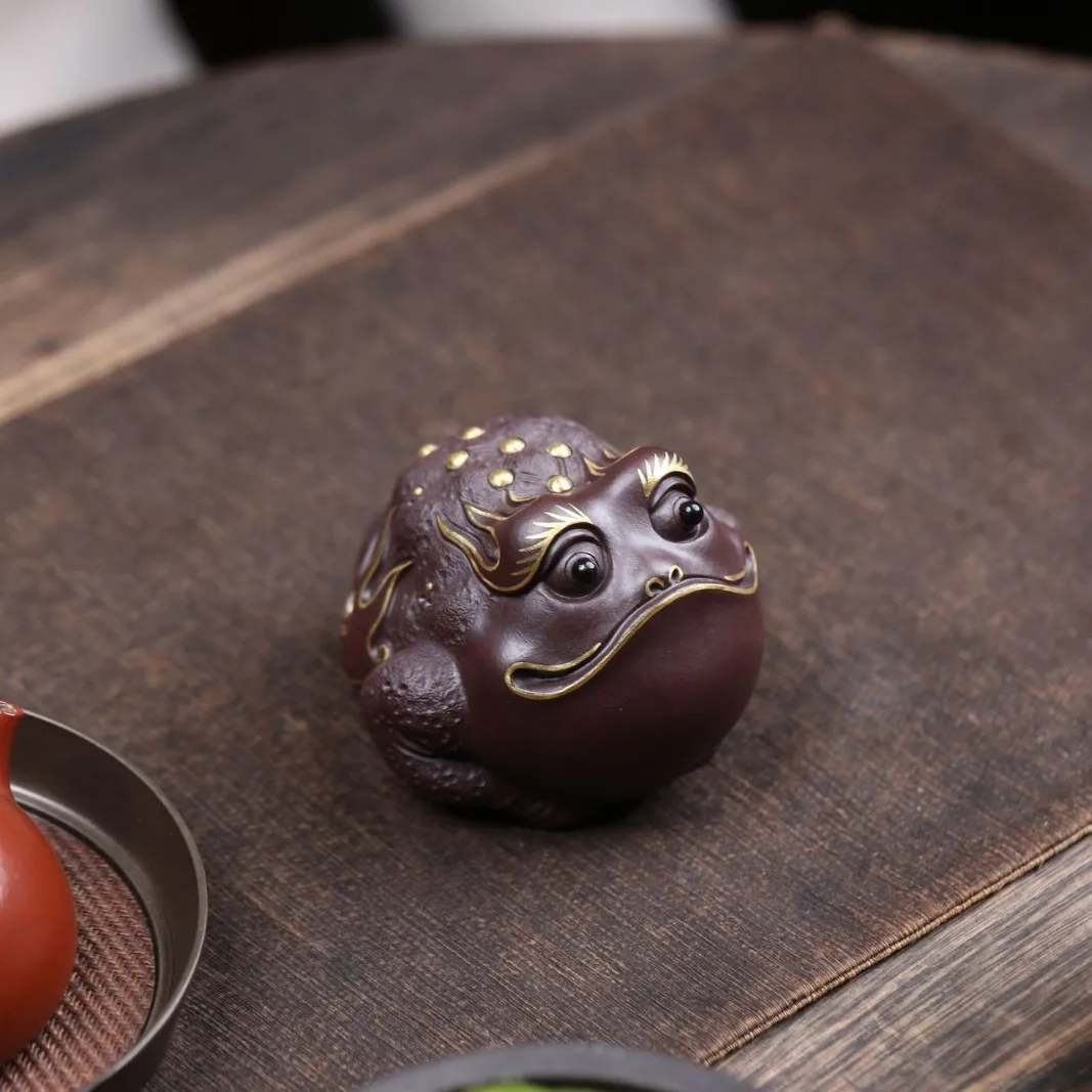 Yixing Purple Clay Pet, Gold-Painted Golden Toad Pixiu Ornaments, Creative Tea Set Accessories, Wealth-Attracting And
Yixing Purple Clay Pet, Gold-Painted Golden Toad Pixiu Ornaments, Creative Tea Set Accessories, Wealth-Attracting And