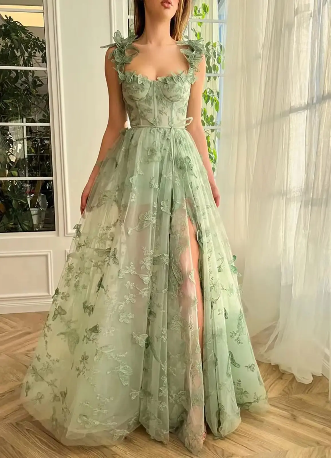 Butterflies Embroidery Spaghetti Straps Girl's Evening Dresses Sage Tulle Square Collar A-line Side Split Party Prom Dress Hot 
Butterflies Embroidery Spaghetti Straps Girl's Evening Dresses Sage Tulle Square Collar A-line Side Split Party Prom Dress Hot