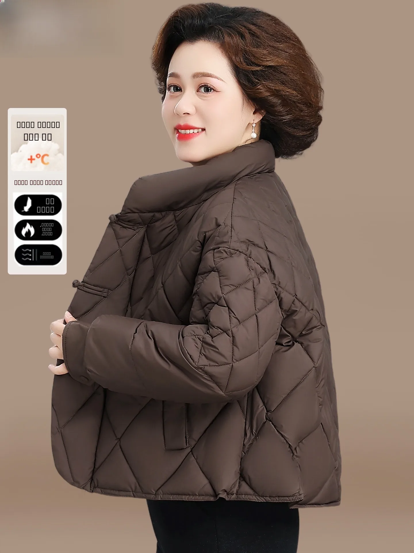 Новая китайская зимняя куртка-пуховик из легкого хлопка с пуговицами для мам, женщин среднего и старшего возраста, модная осенне-зимняя модель.
Новая китайская зимняя куртка-пуховик из легкого хлопка с пуговицами для мам, женщин среднего и старшего возраста, модная осенне-зимняя модель.