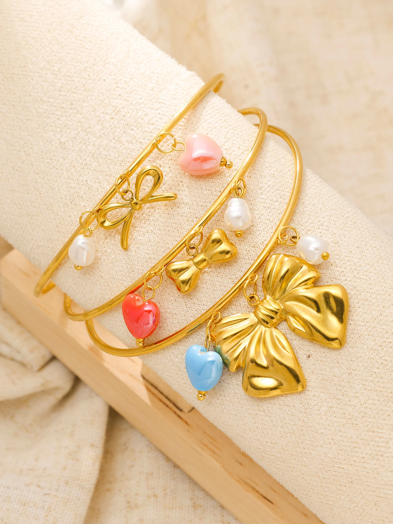 Creative Stainless Steel Gold Bow Love Heart Natural Pearl Bracelet Jewelry Handmade Accessories Women's Party Birthday Gift
Creative Stainless Steel Gold Bow Love Heart Natural Pearl Bracelet Jewelry Handmade Accessories Women's Party Birthday Gift
