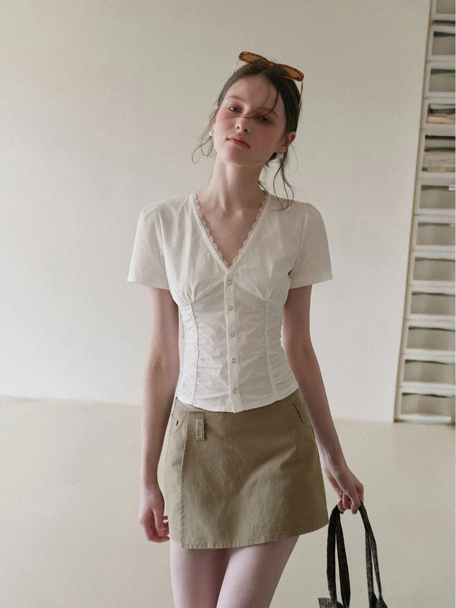 White Lace V-neck Short Sleeve Shirt Women's Outerwear Summer Unique Beautiful Slimming Waist Short Commute Style Top
White Lace V-neck Short Sleeve Shirt Women's Outerwear Summer Unique Beautiful Slimming Waist Short Commute Style Top