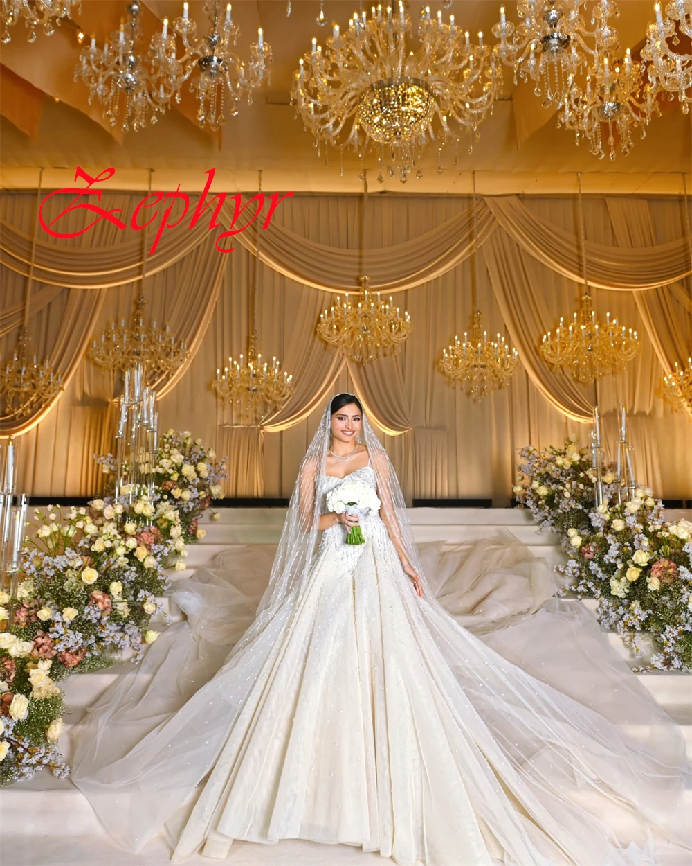 Customized Exquisite White Tulle Wedding Dress Elegant Strapless Spaghetti Straps Bridal Gowns Chapel Train Open Back Dress
Customized Exquisite White Tulle Wedding Dress Elegant Strapless Spaghetti Straps Bridal Gowns Chapel Train Open Back Dress