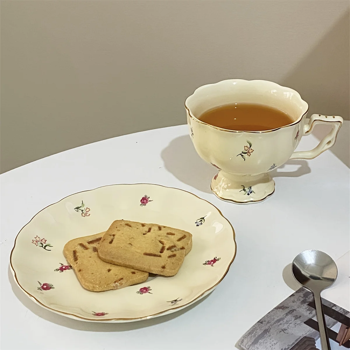 Vintage European Coffee Cup Set Ceramic English Gold Trim Tea Cup French Cafe Home Use
Vintage European Coffee Cup Set Ceramic English Gold Trim Tea Cup French Cafe Home Use