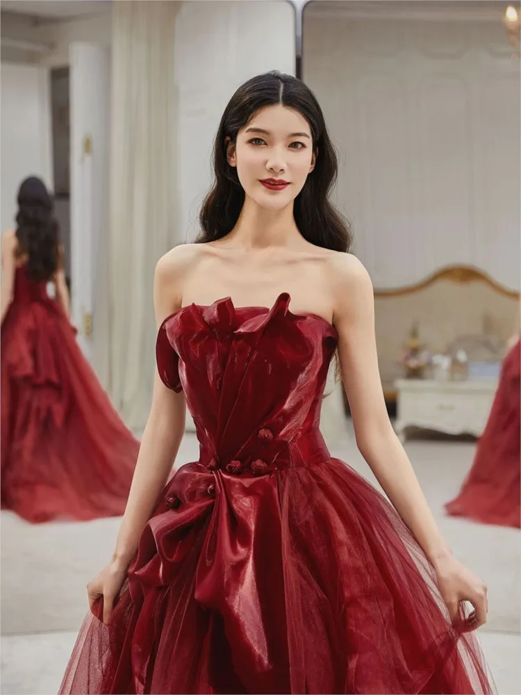 Three-dimensional flower fashion strapless design banquet dress for toasting
Three-dimensional flower fashion strapless design banquet dress for toasting
