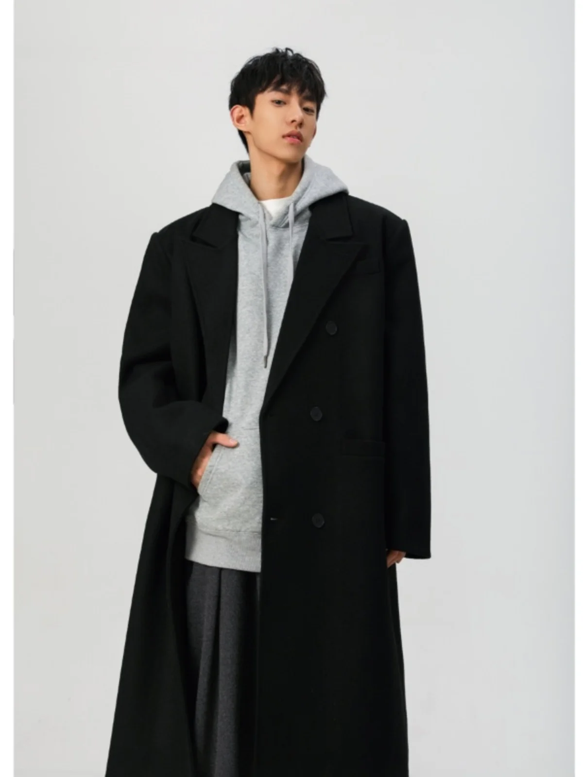 Мужское зимнее шерстяное пальто в корейском стиле, элитное, длинное, на хлопковом наполнителе, немецкий стиль, ветровка, костюм-жакет
Мужское зимнее шерстяное пальто в корейском стиле, элитное, длинное, на хлопковом наполнителе, немецкий стиль, ветровка, костюм-жакет