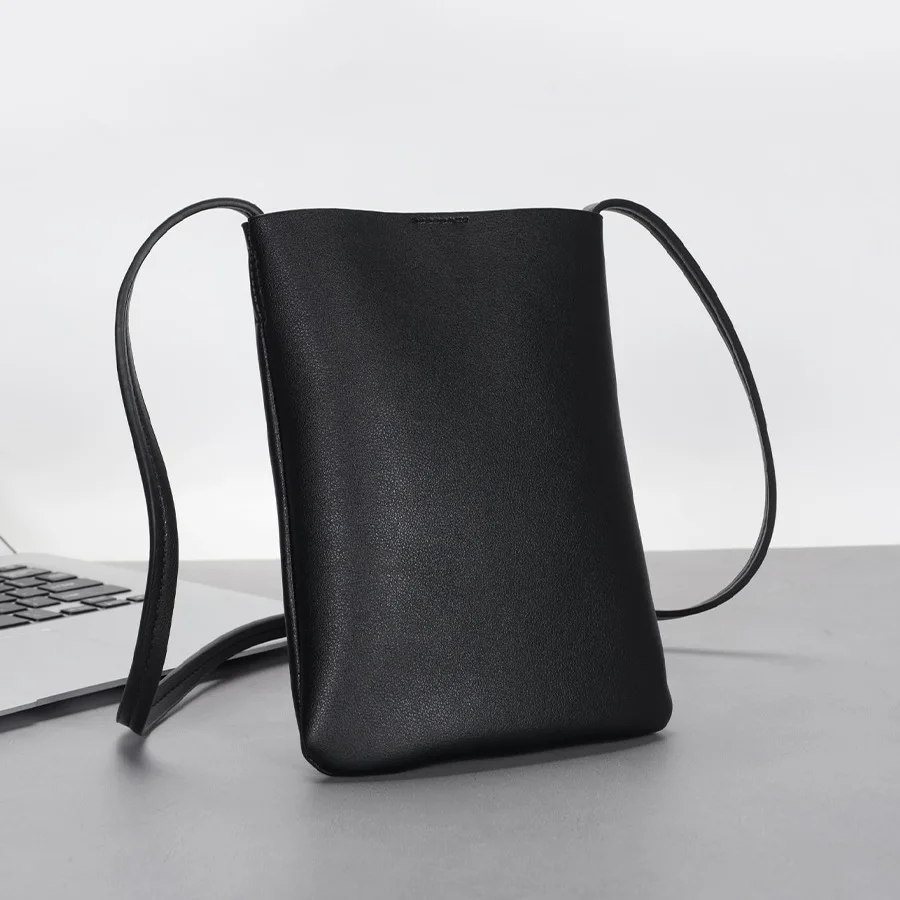 Women Leather Small Crossbody Bag Black Cell Phone Bag Lightweight Fashion Shoulder Bag Ladies Travel Purse
Women Leather Small Crossbody Bag Black Cell Phone Bag Lightweight Fashion Shoulder Bag Ladies Travel Purse