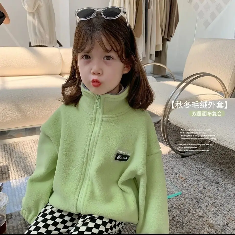 Girls' Thickened Fashionable Jacket 2022 New Children's Autumn and Winter Plush Top Baby Autumn Clothing Fleece Clothes
Girls' Thickened Fashionable Jacket 2022 New Children's Autumn and Winter Plush Top Baby Autumn Clothing Fleece Clothes