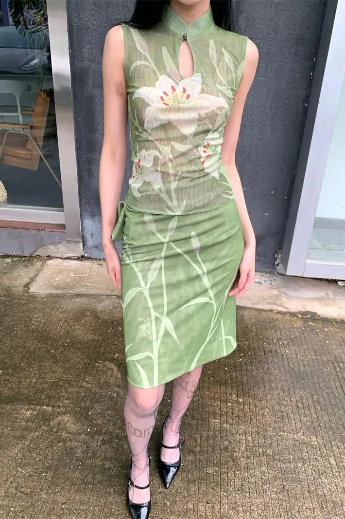 New Chinese Style Lily Flower Cheongsam Set For Women'S Summer Retro Elegant Top Paired With Double Sided Design One Piece Skirt
New Chinese Style Lily Flower Cheongsam Set For Women'S Summer Retro Elegant Top Paired With Double Sided Design One Piece Skirt